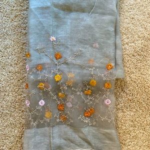 Lovely Floral Scarf 🧣